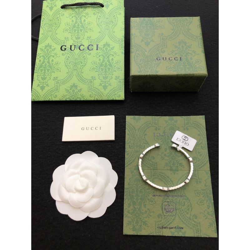 G*u*i bracelets